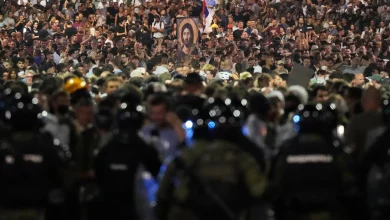 Photo of Sırbistan’da hükümet karşıtı protestolar büyüyor: Vucic sert önlemler açıkladı