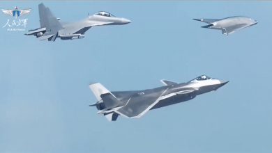 Photo of Çin’in J-20 savaş uçaklarından GJ-11 dronu ile ortak uçuş