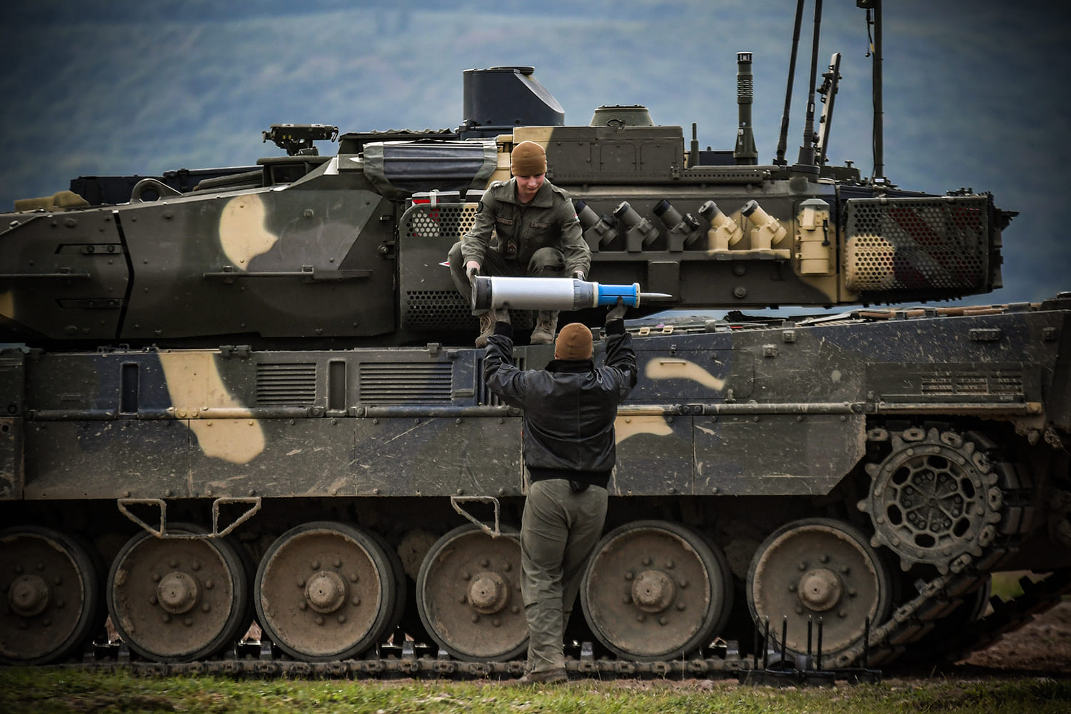 Macaristan, Leopard 2A7HU tanklarını resmi olarak teslim aldı