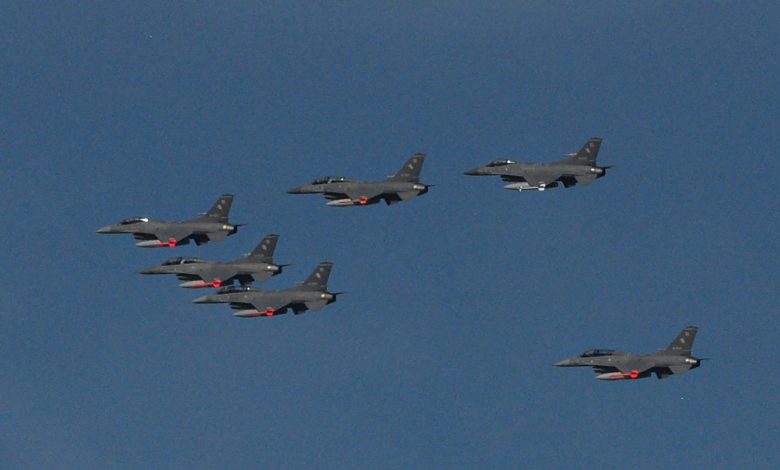 Photo of Arjantin ilk parti F-16 savaş uçaklarını teslim aldı