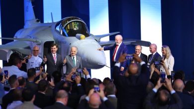 Photo of Brezilya, yerli üretim ilk Gripen E savaş uçağını tanıttı