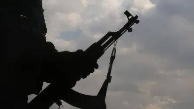 Photo of Suriye ordusu, terör örgütü YPG’nin ağır silahlarını teslim almaya başladı